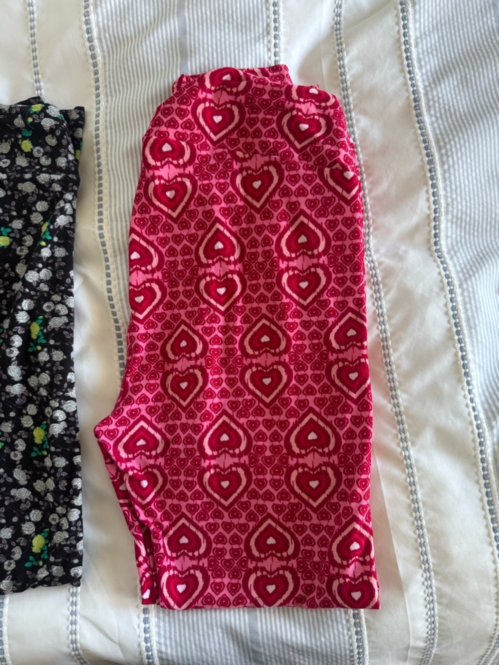 LuLaRoe Women’s Multi-Print Leggings Pack - Teal, Navy, Pink, Black - Picture 3 of 5